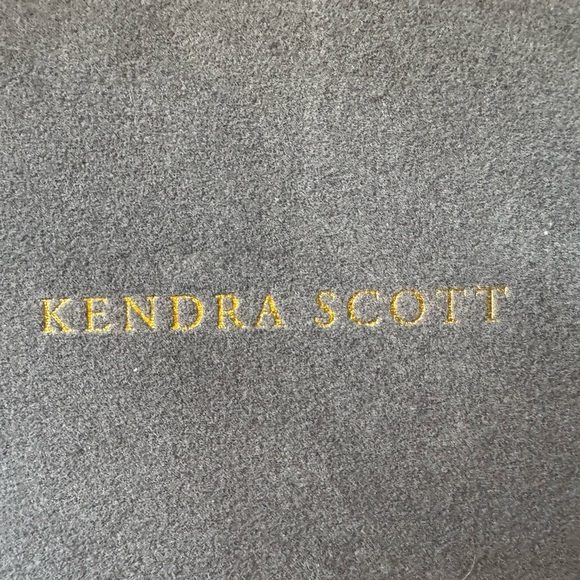 Kendra Scott Tan Jewelry Organizer with Modern Design - Picture 4 of 5